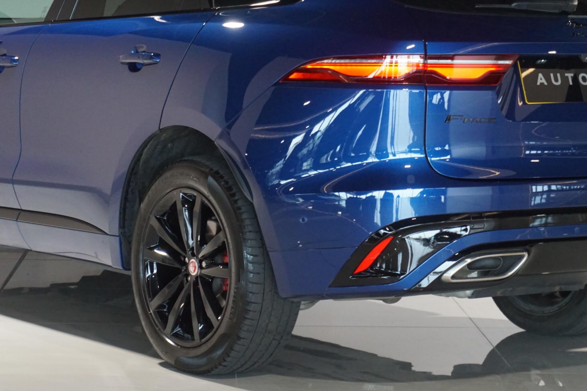Jaguar F-PACE 3.0 D300 MHEV R-Dynamic SE SUV 5dr Diesel Auto AWD Euro 6 (s/s) (300 ps)